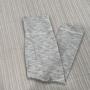 Lululemon cropped Grey Striped cropped Legging